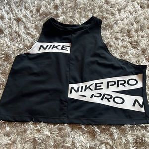 Even though it is a xxL it fits like a large/medium.